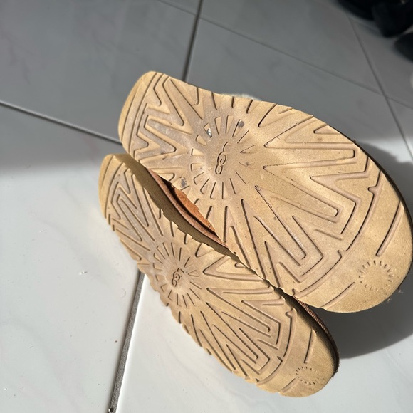 Chestnut Ugg booties, button side, size 6 - Picture 5 of 7